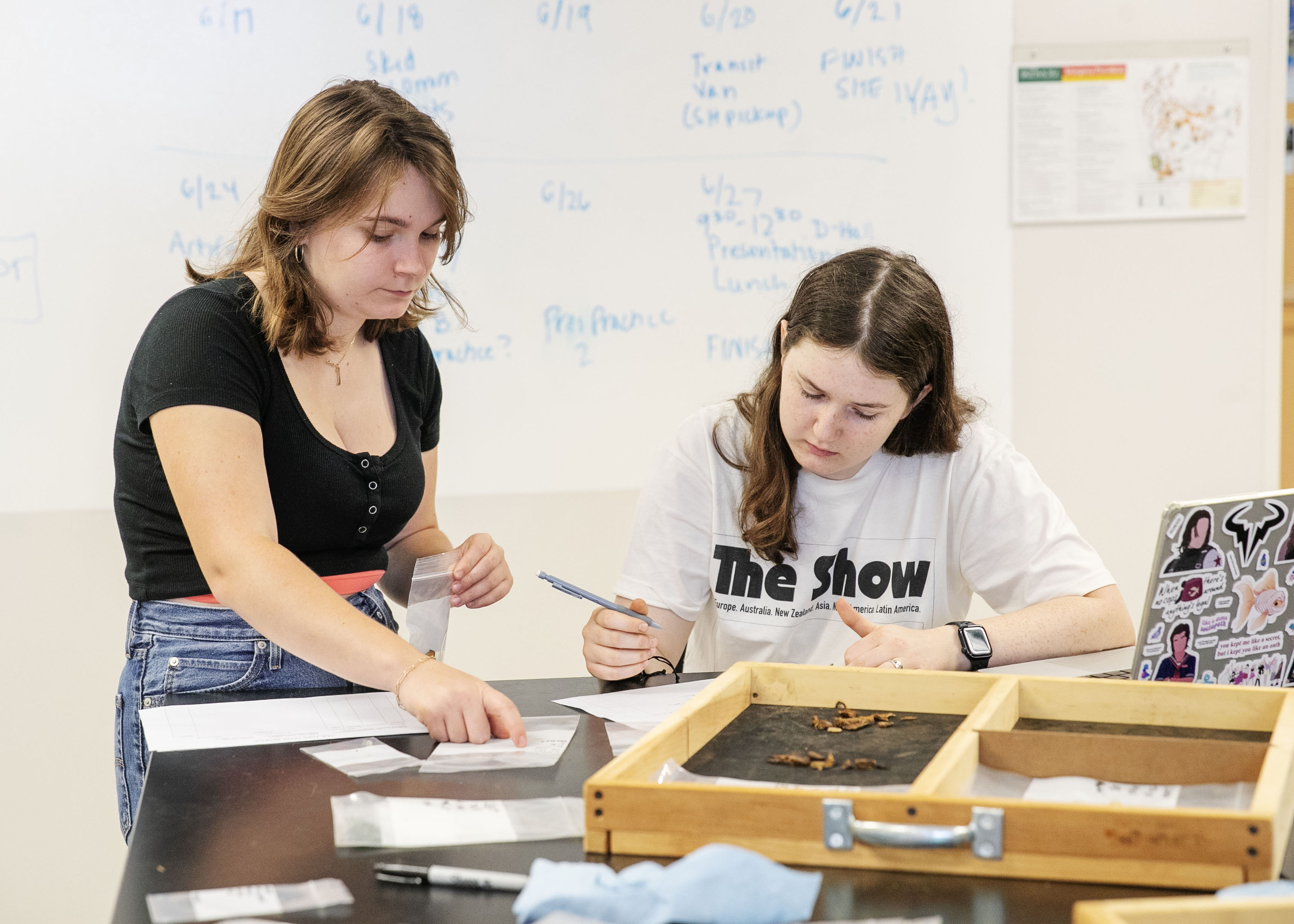 Lily Whelden ’25 and Cerys Forster ’26 work together to catalogue their findings in a Skidmore Lab before they are sent to the New York State Museum.