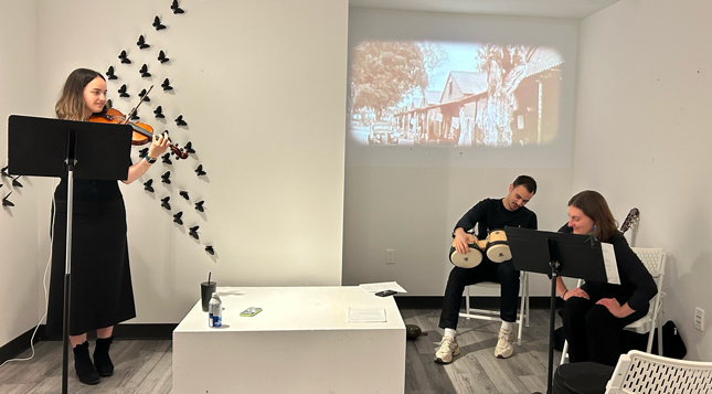 Cuibus performs with Skidmore friends Julia Forster ’24 and Emilios Christodoulou ’24 at the senior thesis presentation of friend Anesu Mukombiwa ’24.