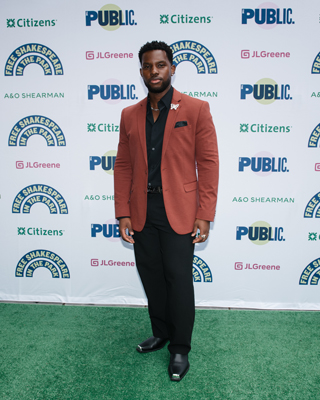 Julian Tushabe '22 on the red carpet