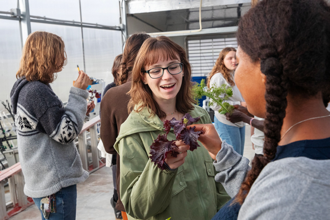 Gardenside students visit Foothills Farm