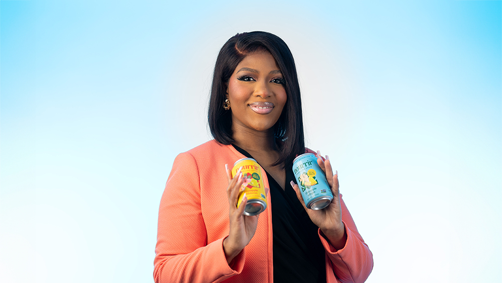 Ivy Asamoah ’19 holding cans of Nourrir Drinks